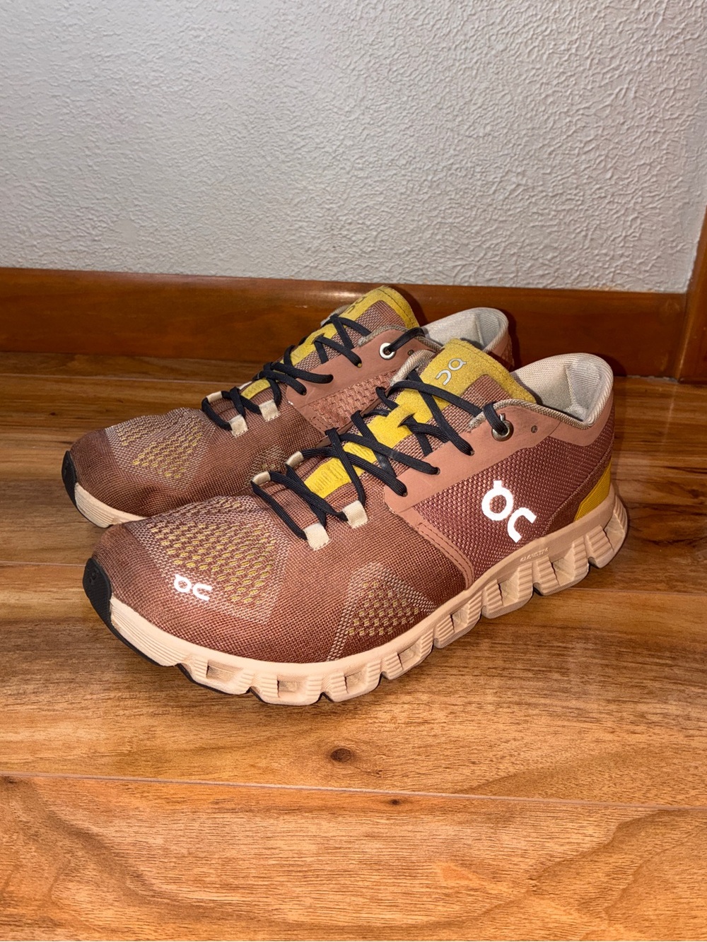 On Cloud X Womenโs Athletic Training Shoe Sneakers, Pink Mocha & Sand- size 9